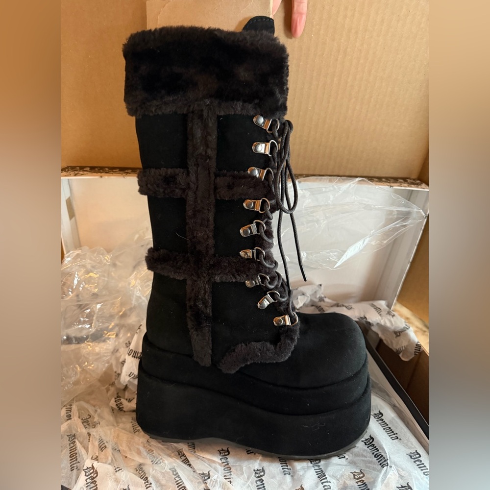 NEW w BOX Demonia Black BEAR-202 Boots Size 6